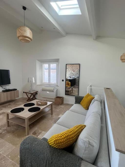 Strelizia - New Old For 4 Ac Apartment
